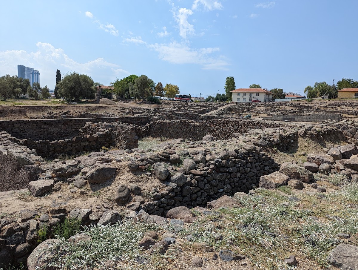 Bayraklı Höyüğü — fotoğraf 3