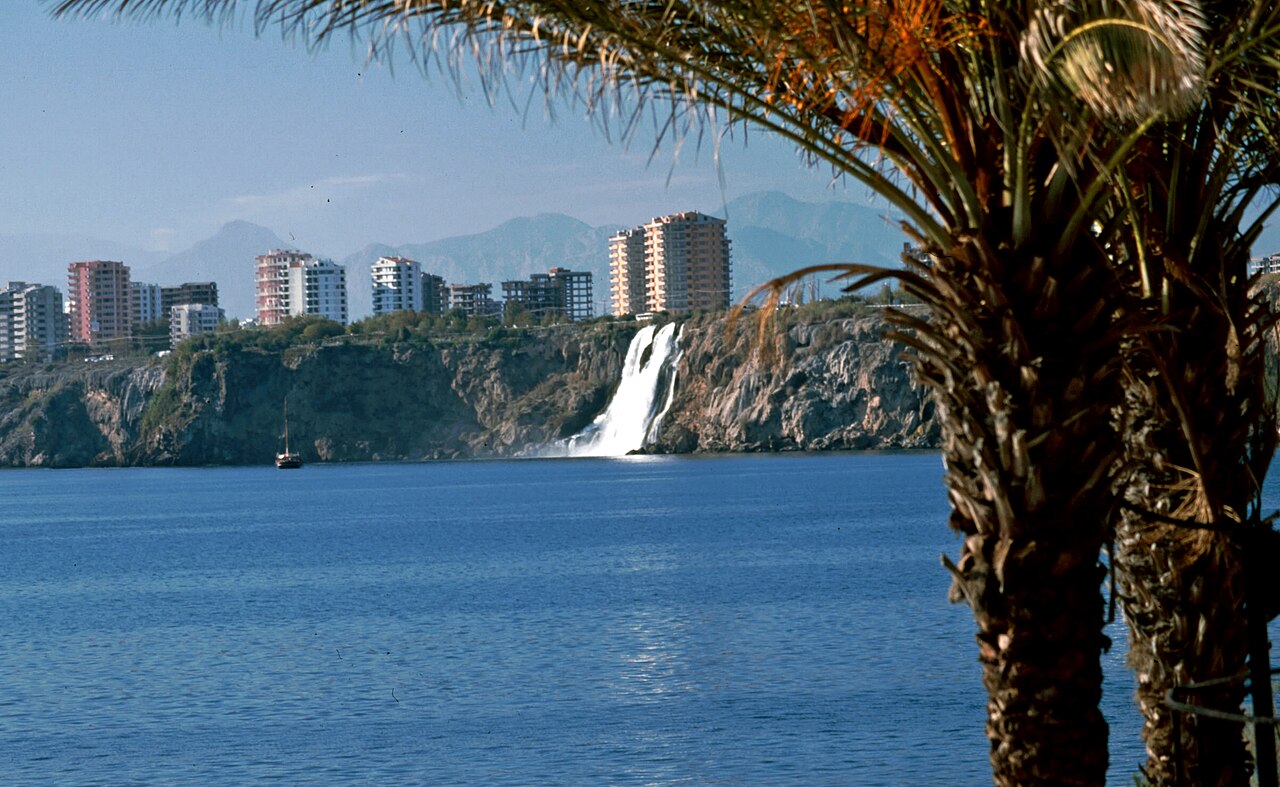 Antalya Büyükşehir Belediyesi Lara Halk Plajı RED&WHİTE Beach — fotoğraf 2