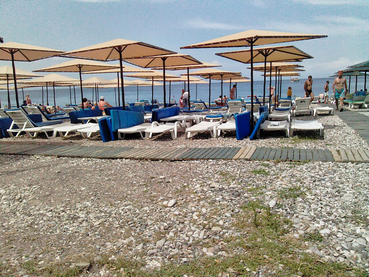 Kemer Belediyesi Mustafa Ertuğrul Aker Halk Plajı — fotoğraf 3