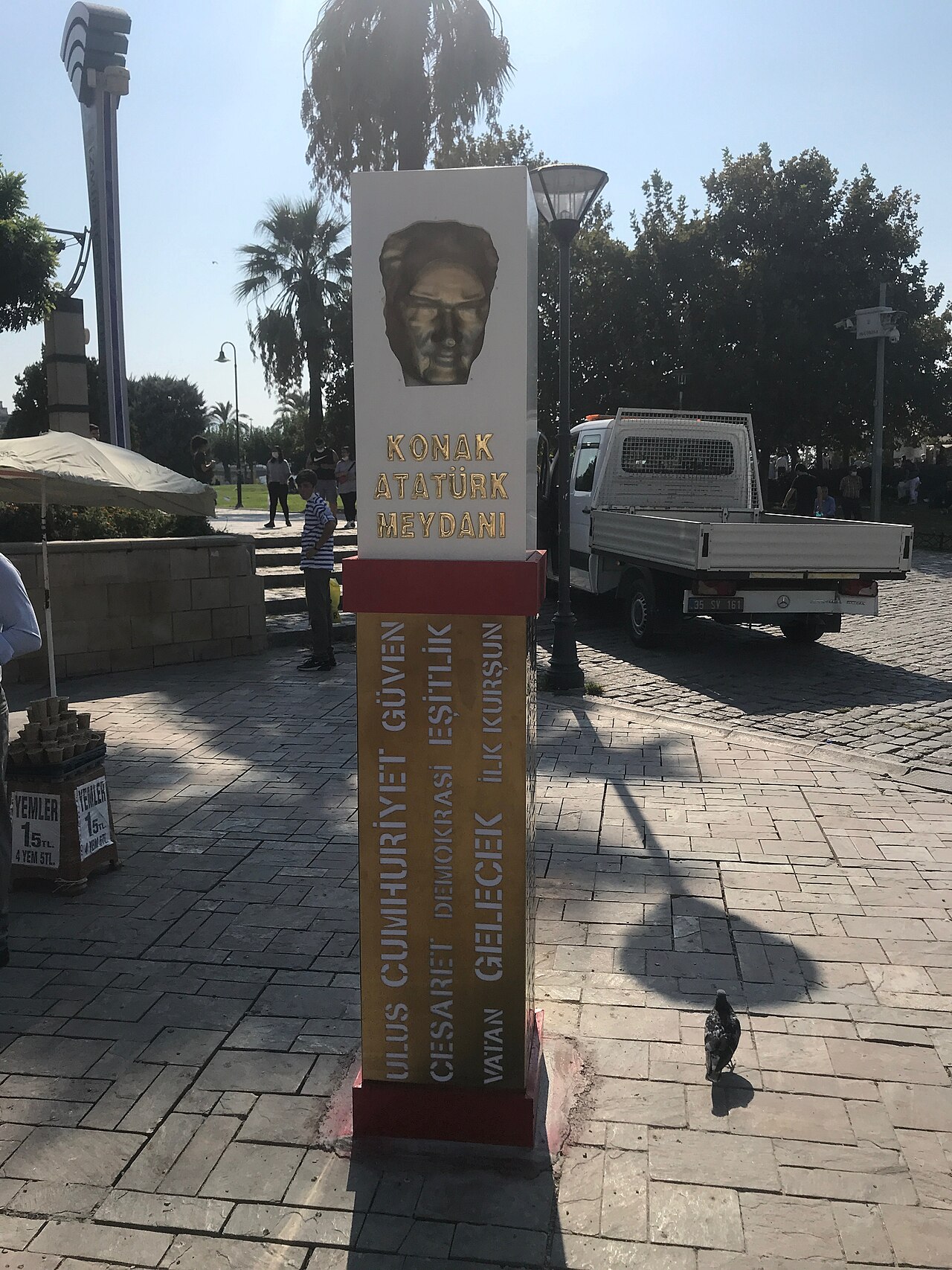 Konak Meydanı
