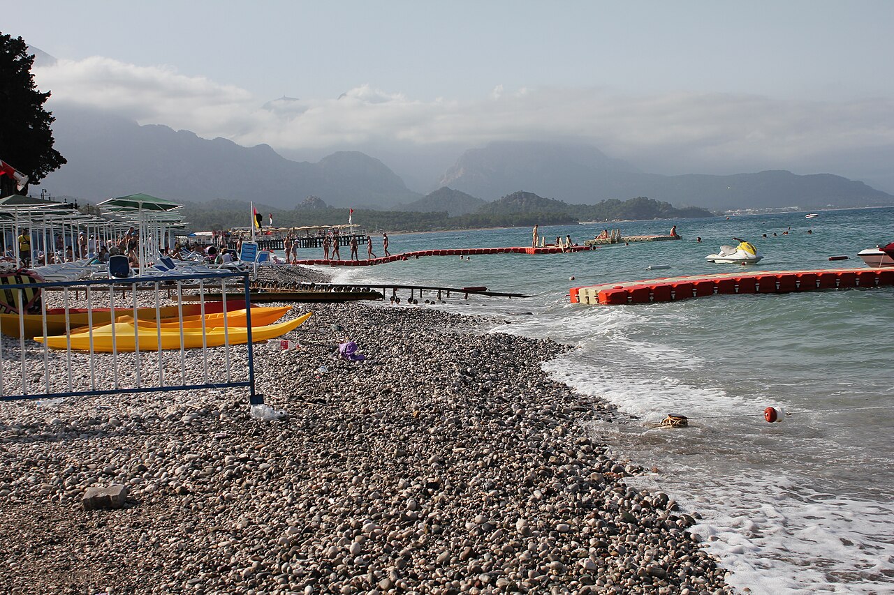 Kemer Belediyesi Mustafa Ertuğrul Aker Halk Plajı — fotoğraf 2