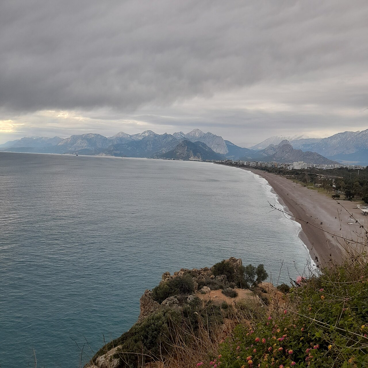 Konyaaltı Plajı — fotoğraf 2