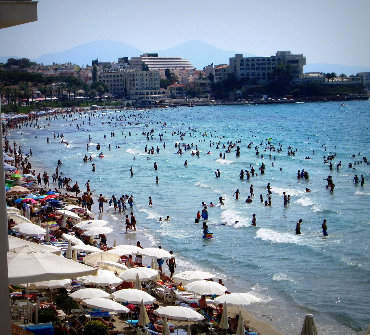 Kuşadası Belediyesi Güvercinada Halk Plajı