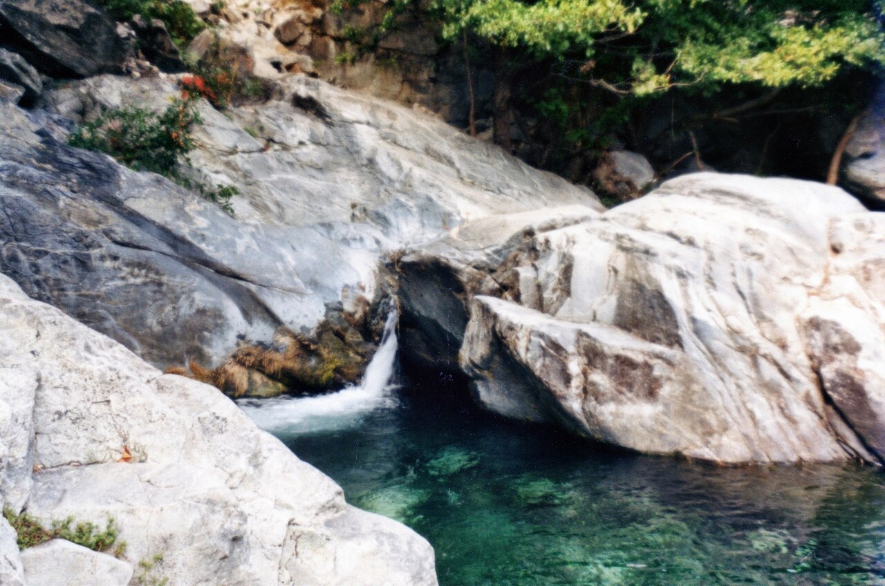 Sütüven Şelalesi