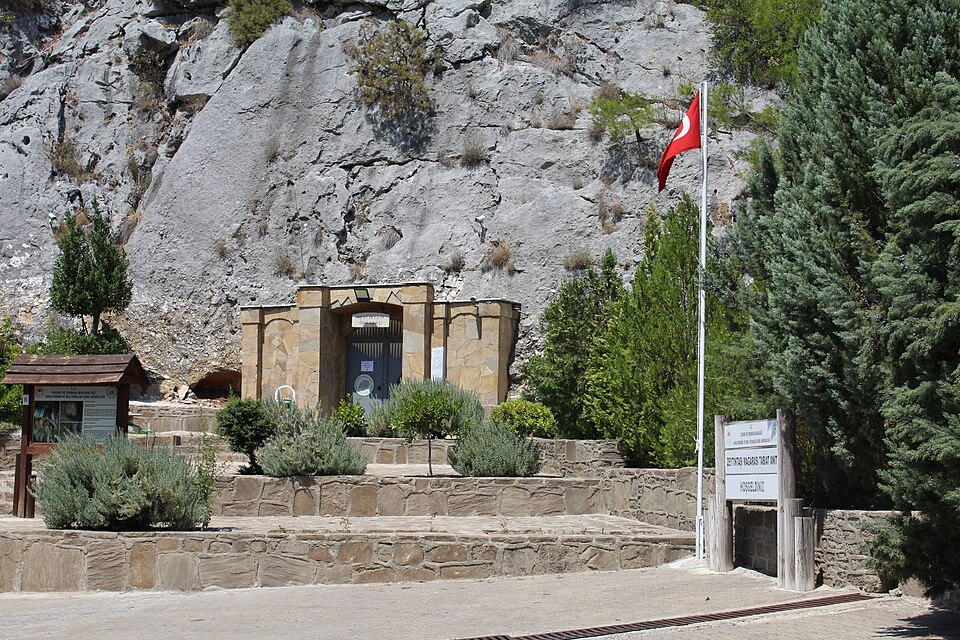 Zeytintaşı Mağarası
